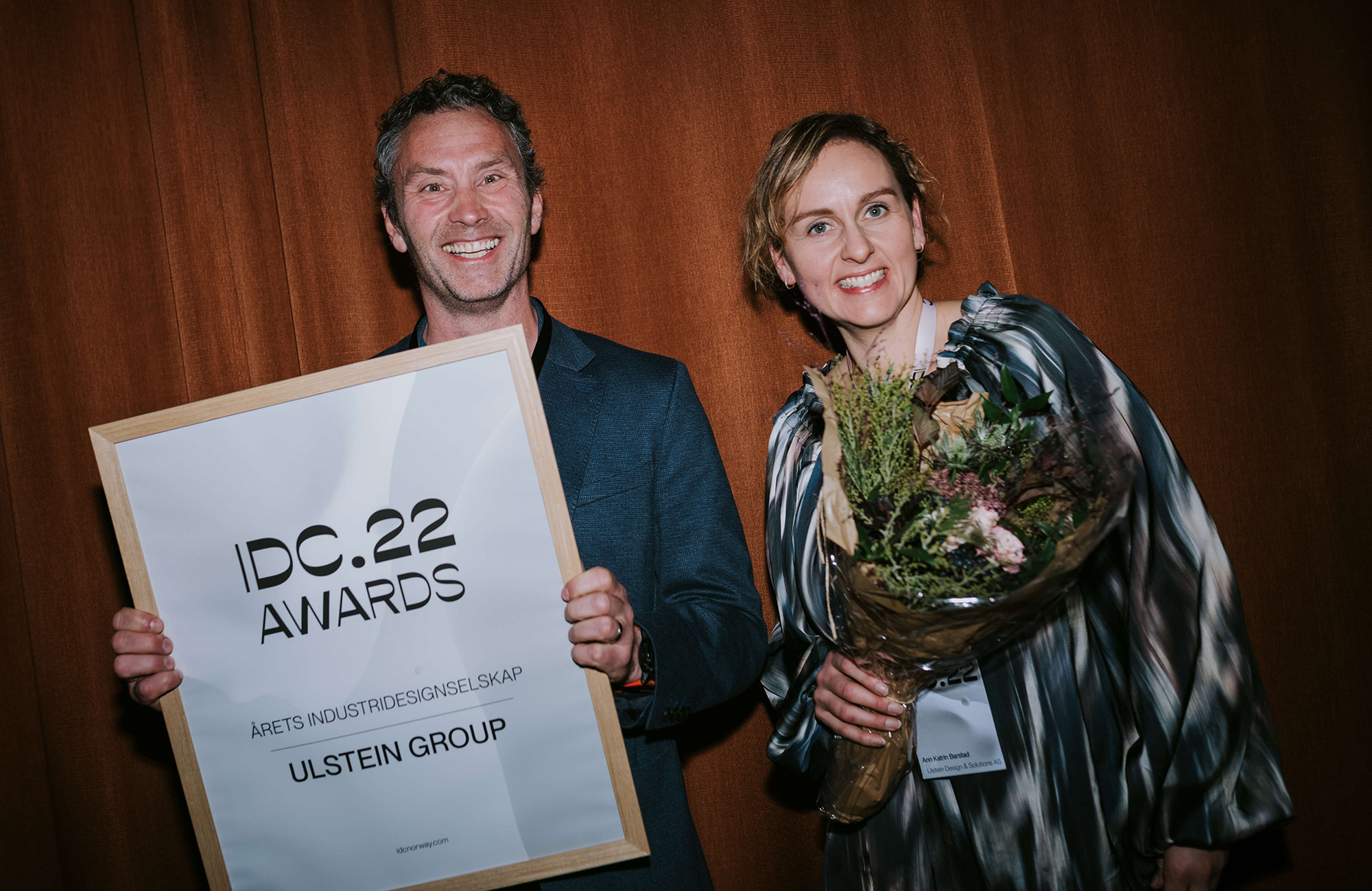 首席设计师Øyvind Gjerde Kamsvåg和设计经理Ann Katrin Barstad代表Ulstein的所有人接受了奖项。vwin徳赢ac米兰照片:语气内。